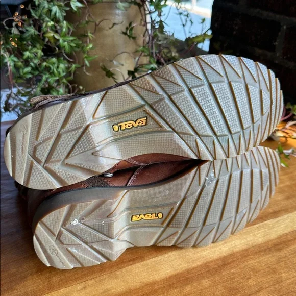 Teva Delavina waterproof tan leather upper casual/moto/outdoors low boot. Size 9 - Picture 10 of 11